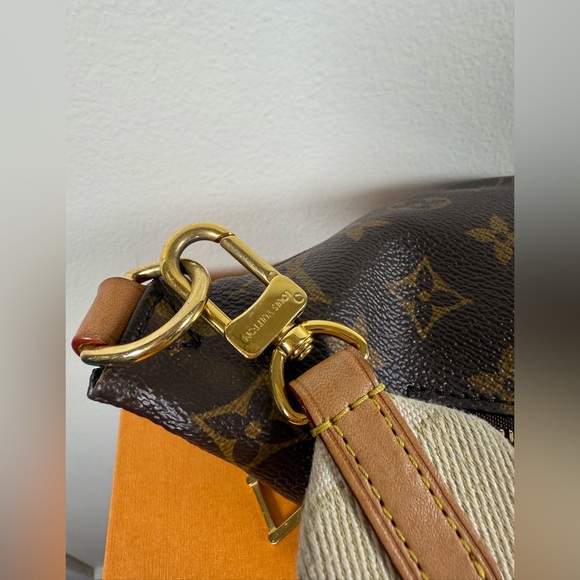 Sold somewhere else 
Louis Vuitton High Rise Bum bag Monogram Canvas - Picture 6 of 15